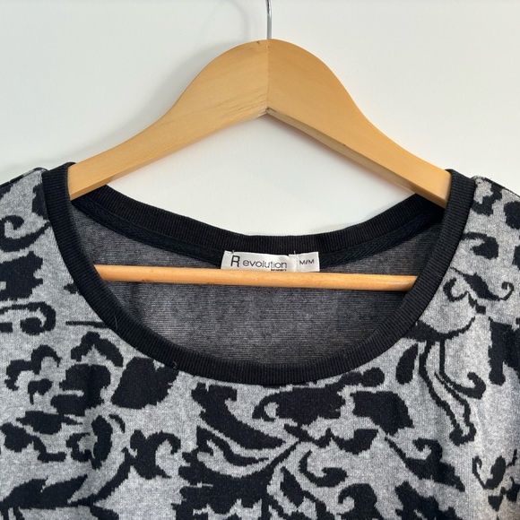 Revolution by Ricki’s Sweater - Picture 4 of 6